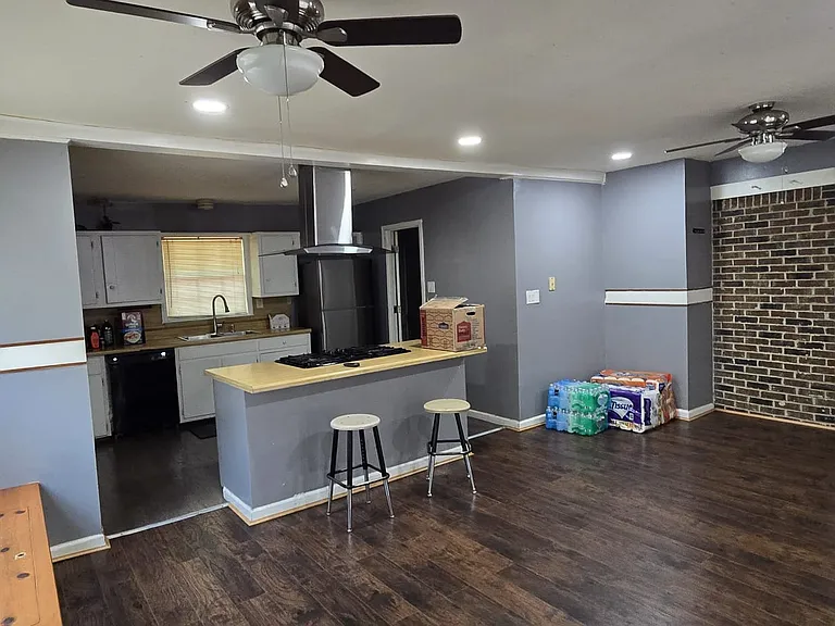 2865 Manor Ct — Photo 5