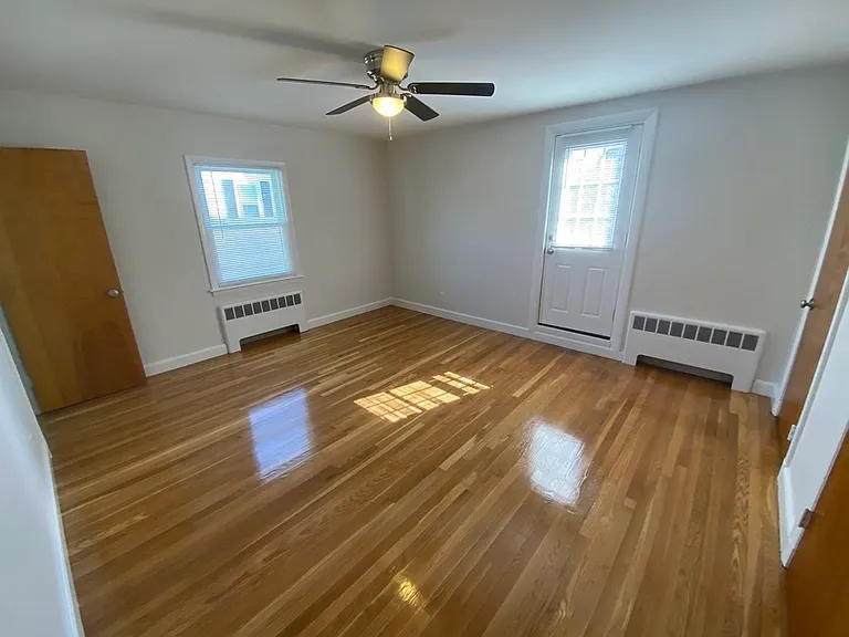 137 Main St — Photo 22