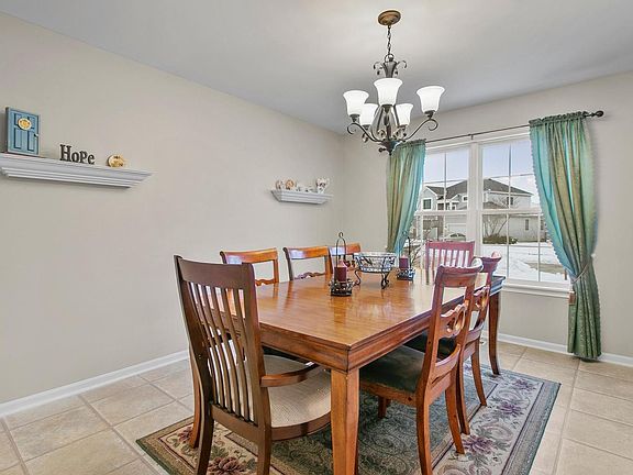 5th image of 2563 N Stratford Ln