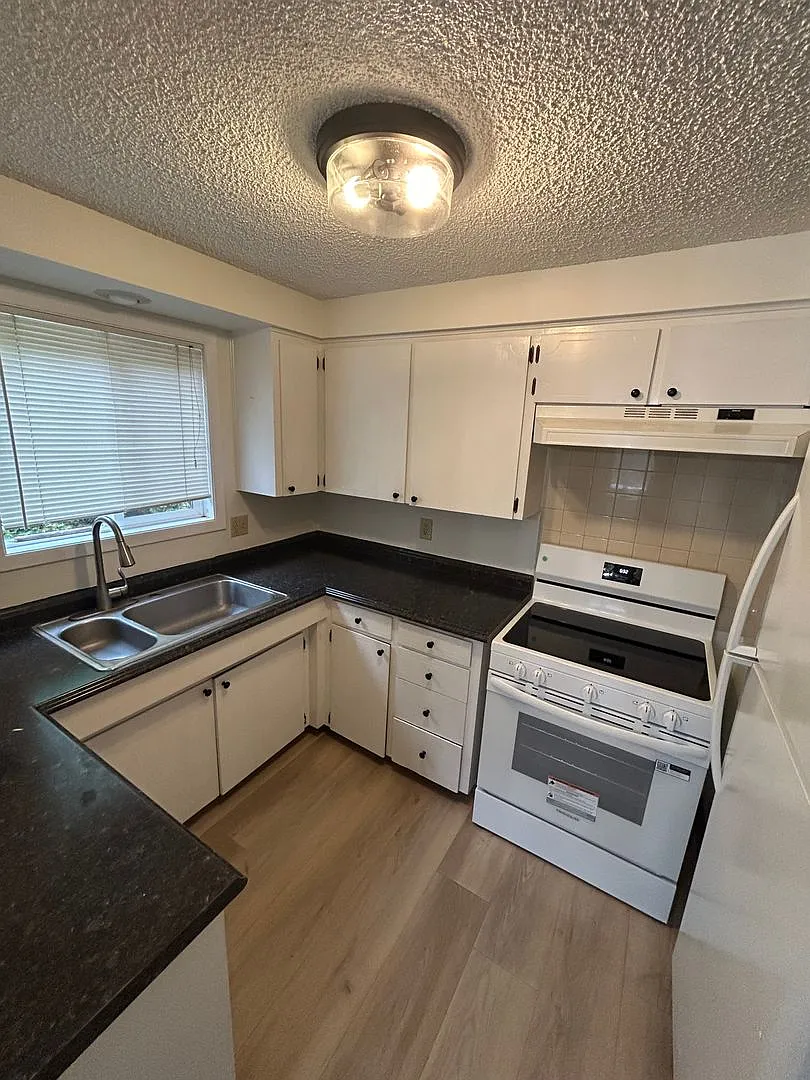 Newly Renovated 2 bed 1 bath in heart of McMinnville — Photo 3