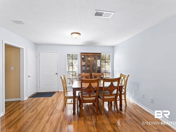 3rd image of 207 Ridgewood Dr