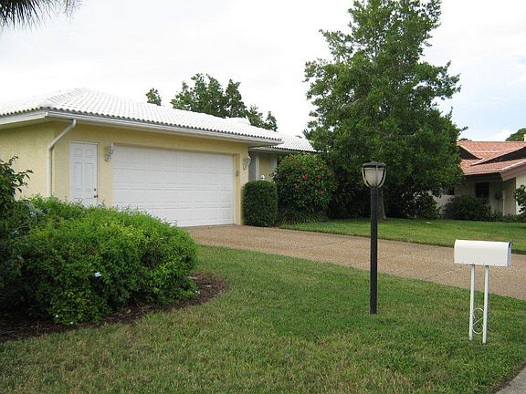 3rd image of 408 Waterside Ln