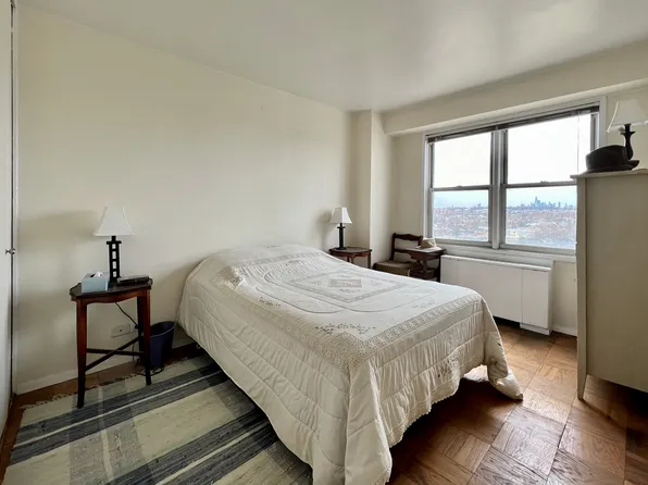 1170 Ocean Parkway image 4 of 12