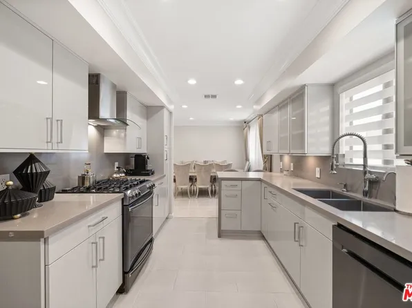 13203 Vanowen St APT 11, North Hollywood, CA 91605