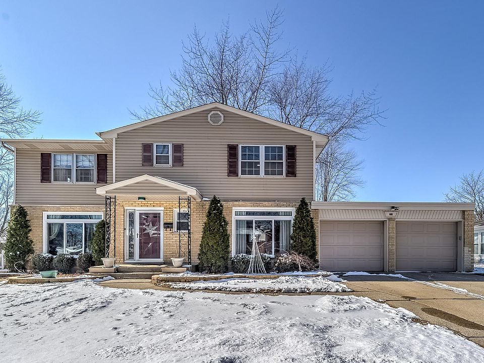 1st image of 224 N Clark Dr