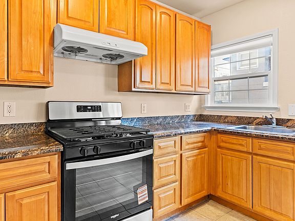 5th image of 518 W Macarthur Blvd #B