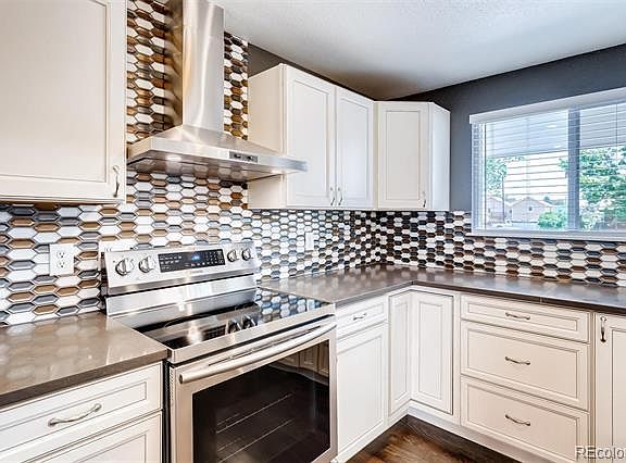 4th image of 965 S Krameria St
