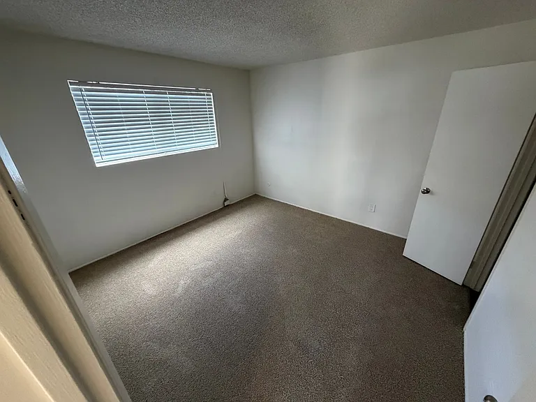 4423 Menlo Ave — Photo 6