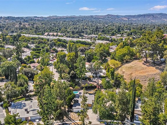 3rd image of 4941 Rigoletto St