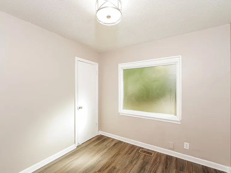 649110_027_bedroom_13262434.jpg