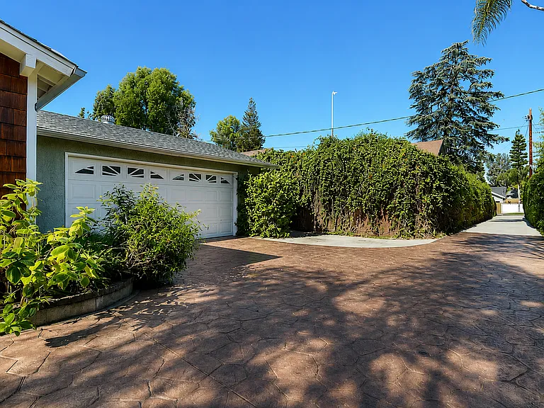 22612 Califa St #1 — Photo 9