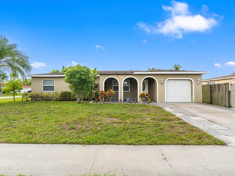 4784 Alfresco St — Photo 2