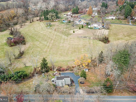 3rd image of 1185 W Street Rd