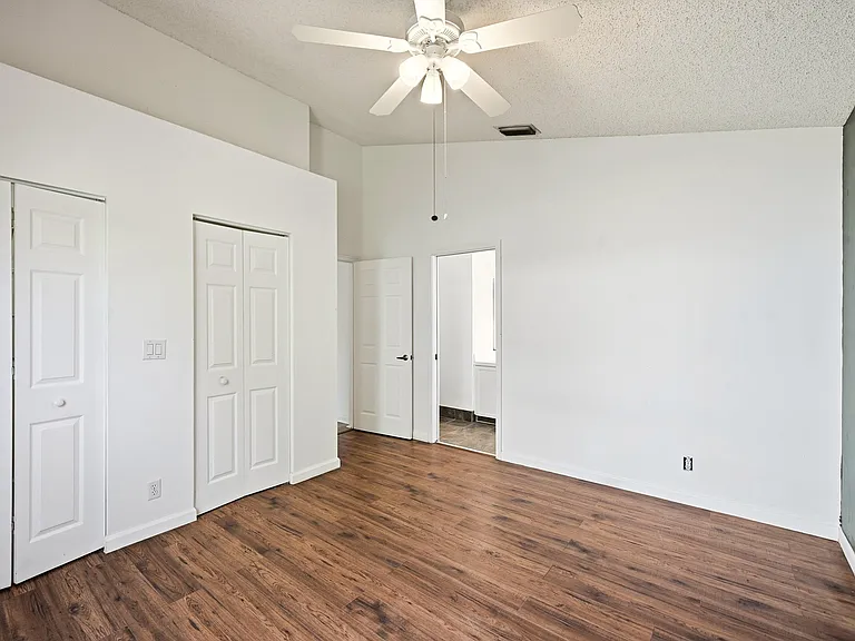 1852 Capeside Cir — Photo 24
