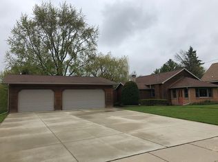 528 N Main St, Fall River, WI 53932