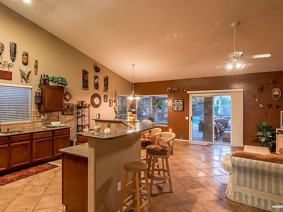 Eat-In Breakfast Bar Island Kitchen