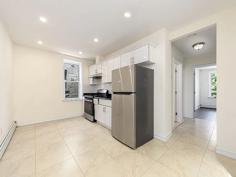 1113 Hancock St #3 — Photo 6