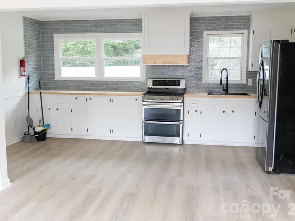 1527 Kingston Dr, Kannapolis, NC 28083