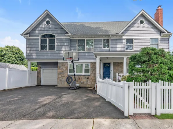 1 Windsor Place, Lynbrook, NY 11563