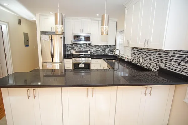 Rented by Bouklis Group | media 17