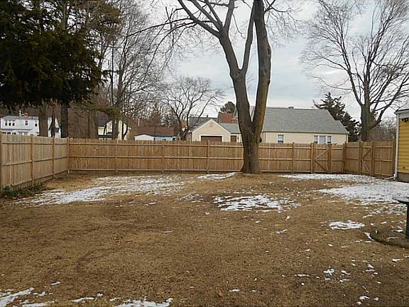 4th image of 155 1st St