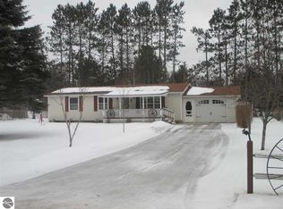 2170 Pine Crescent Dr, Farwell, MI 48622