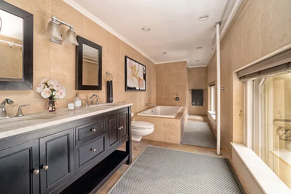 Rented by Douglas Elliman | media 16