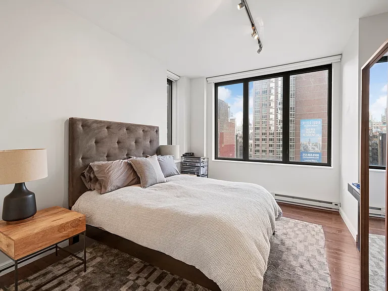 101 W 24th St #15H — Photo 6