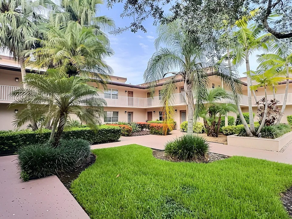 8760 Azalea Ct #203