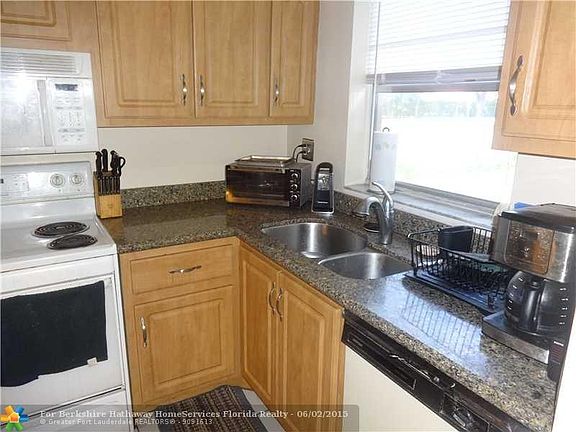 4th image of 2318 NW 98th Way