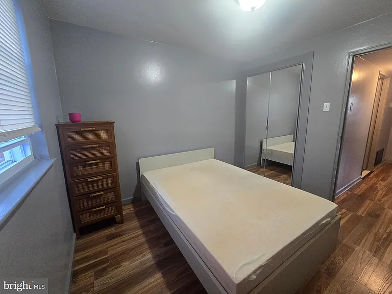 529 Foster St — Photo 16