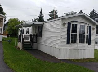 9 Pine Cir, Sauquoit, NY 13456