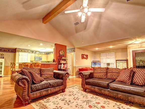 LIVING ROOM -  Plenty of room to relax with family and friends, full of natural warm colors.