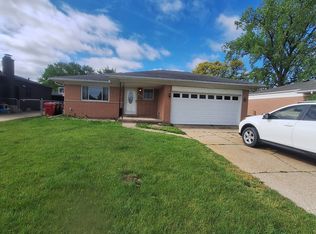 18900 Rosegarden St, Roseville, MI 48066