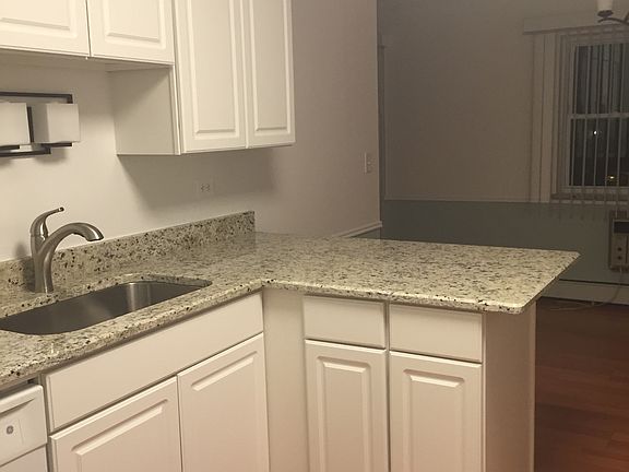4th image of 819 E Miner St APT 2C