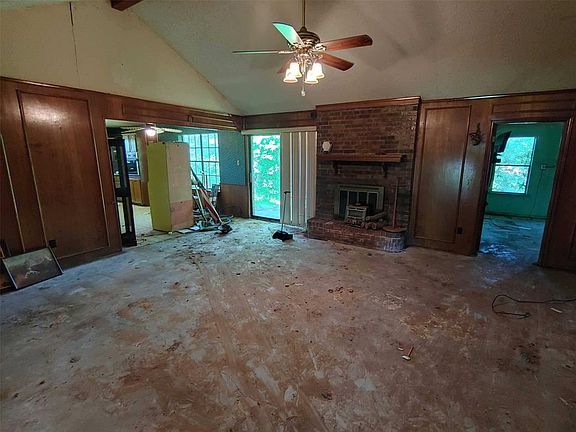 5th image of 824 Alan Dr