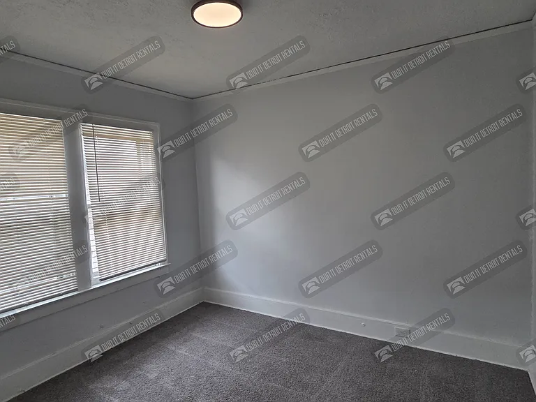 2498 Glendale St — Photo 12