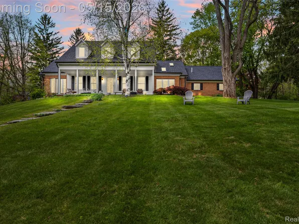 1101 Cripple Creek Ln, Rochester Hills, MI 48306