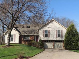 6545 Cottonwood Dr, Shawnee, KS 66216