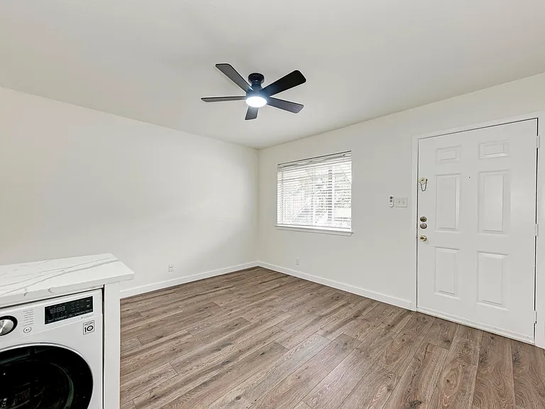 1010 W 23rd St #5 — Photo 8