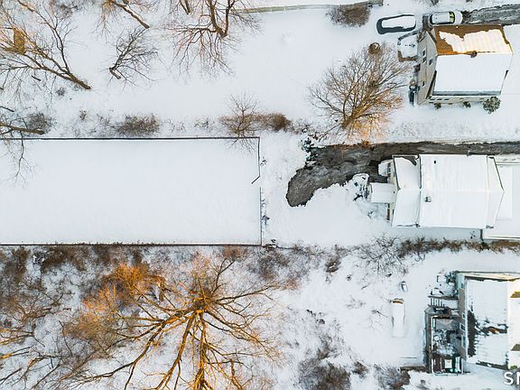 3rd image of 445 Strong Street