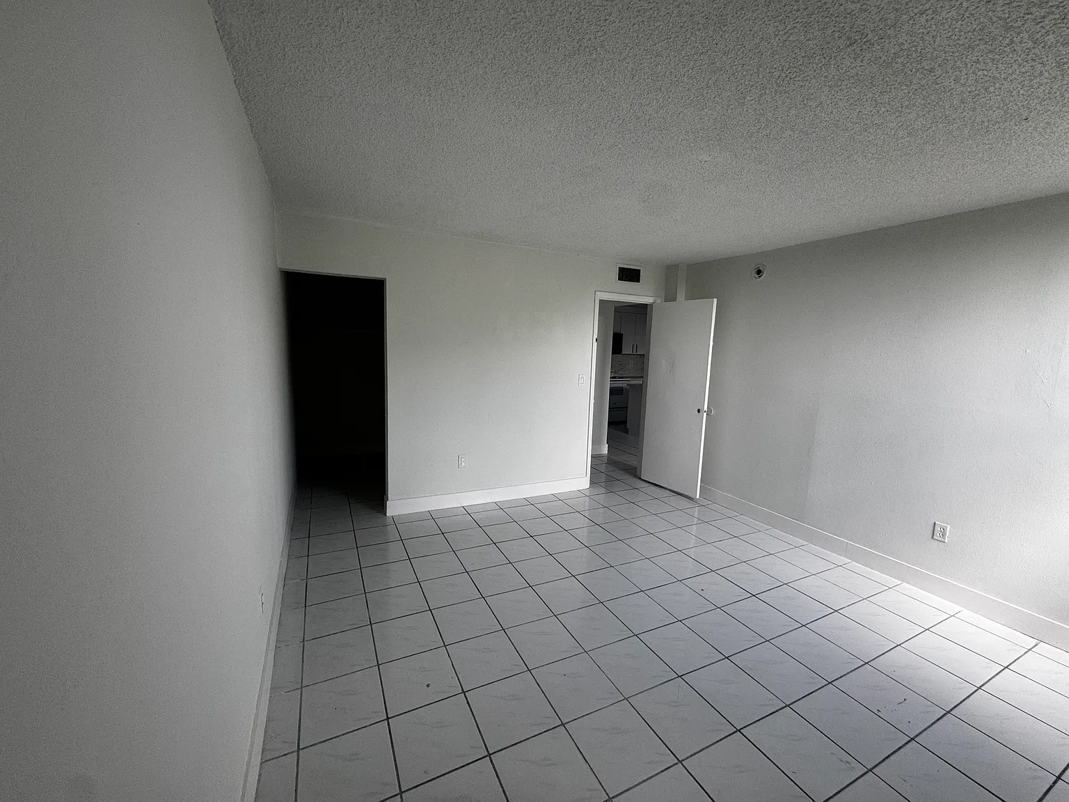 6565 W 2nd Ct — Photo 3