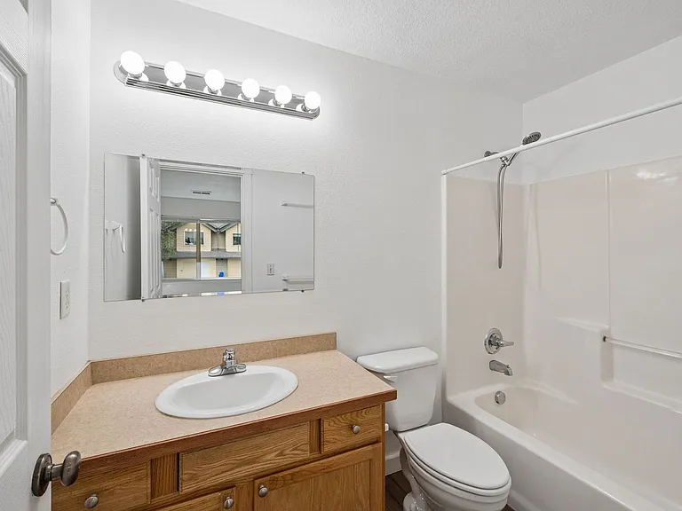 Roberts Court Townhomes — Photo 26