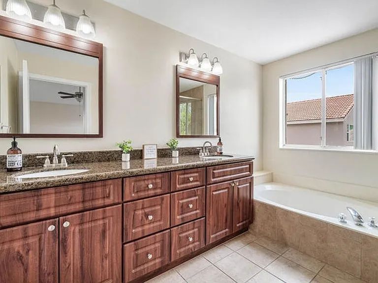 10425 Buena Ventura Dr — Photo 20