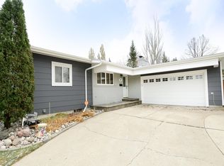 2547 Clover Dr, Grand Forks, ND 58201