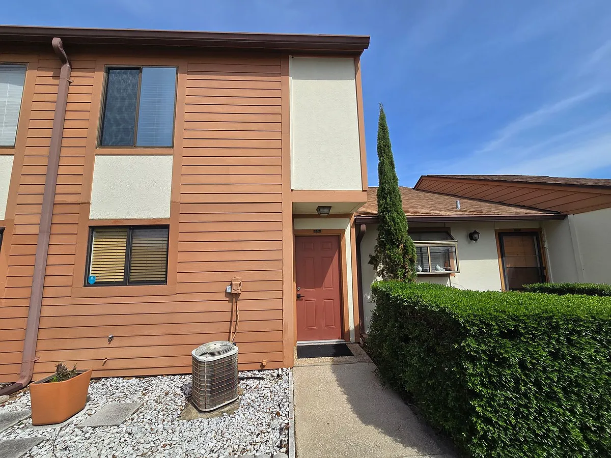 Building Photo - 104 White Fawn Dr