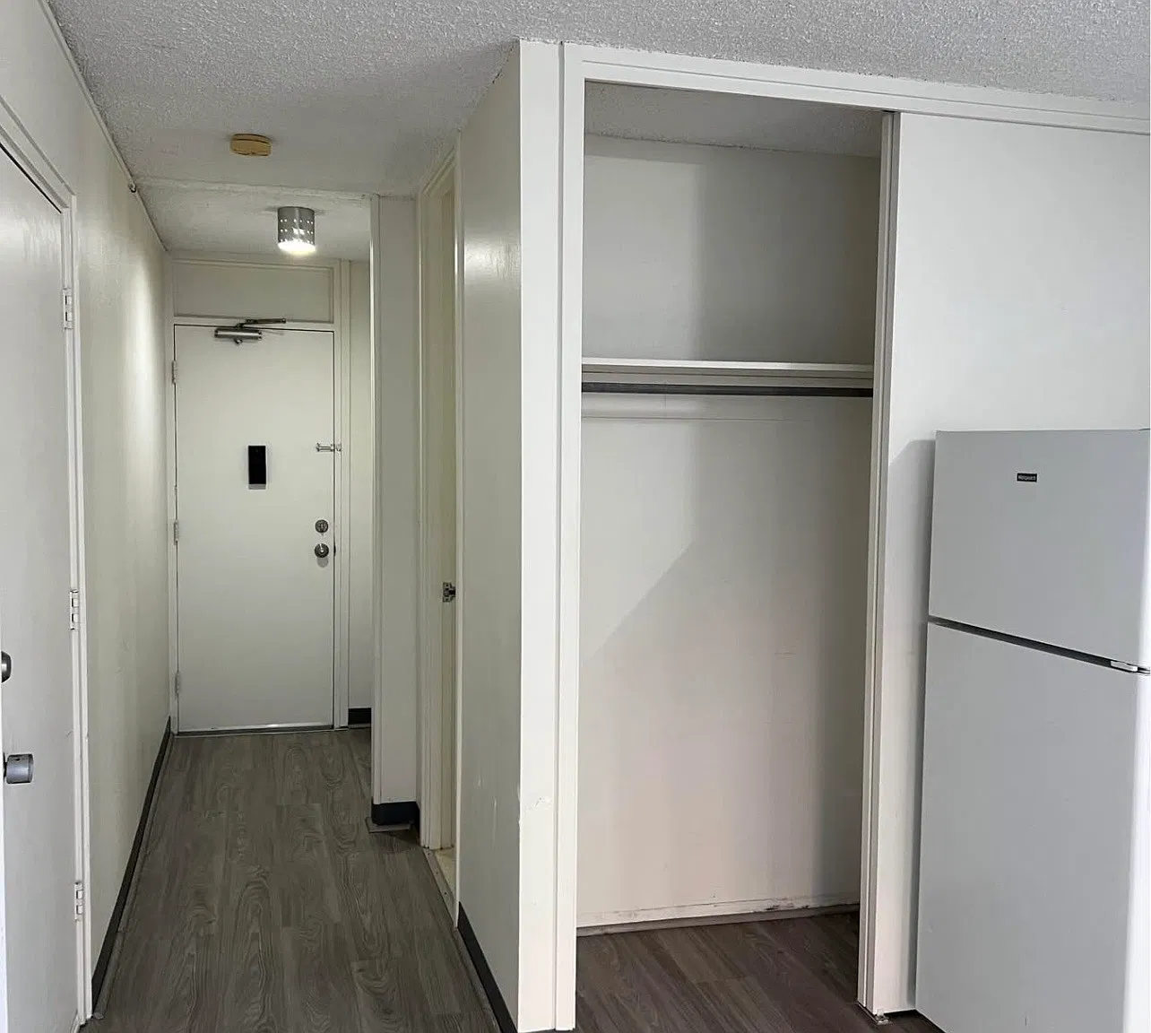 Studio, 80 sqft, $1,600 — Photo 3