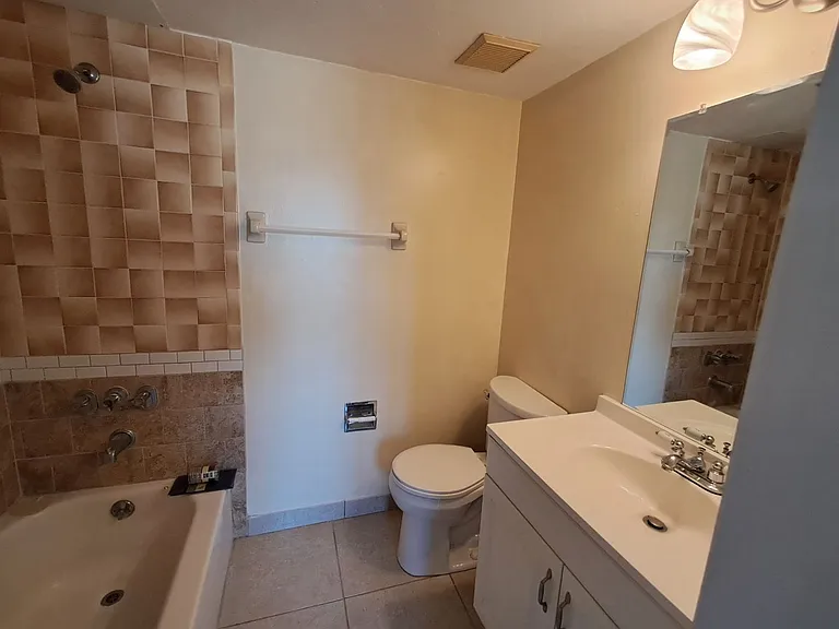 22523 Westchester Blvd #F101 — Photo 9