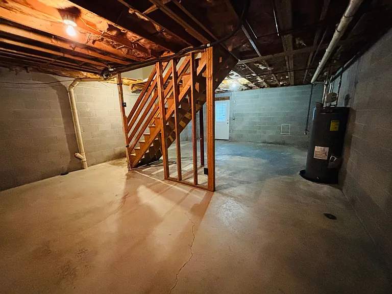 715 E Main St — Photo 18