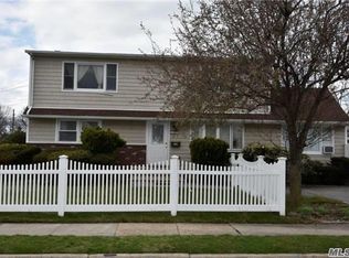 27 Byron St, Bethpage, NY 11714